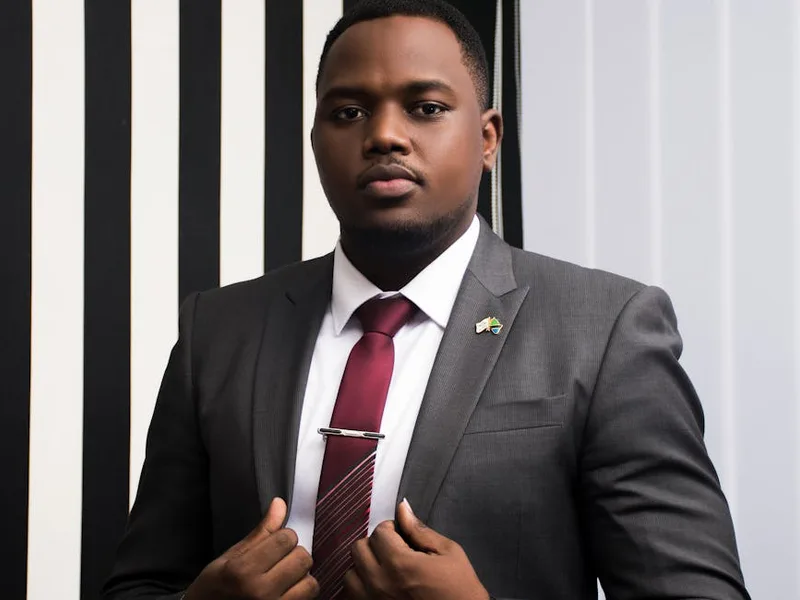 Dirigeant africain professionnel en costume